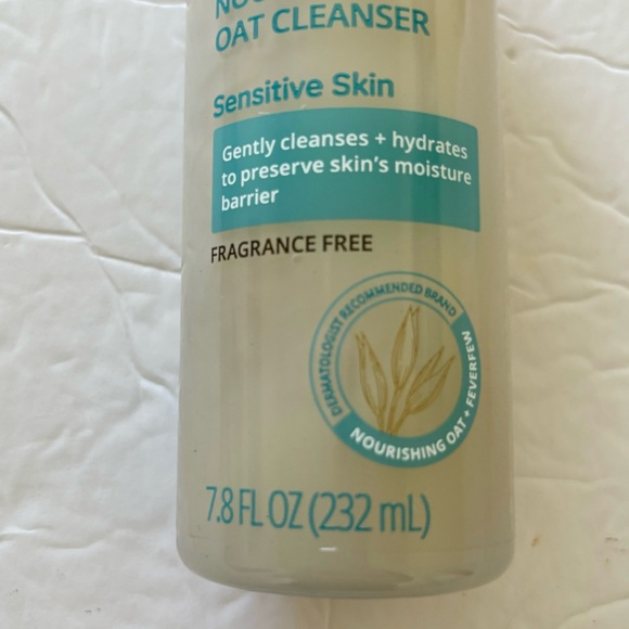 Aveeno Calm + Restore Nourishing Oat Cleanser for Sensitive Skin - 7.8oz - Picture 4 of 8